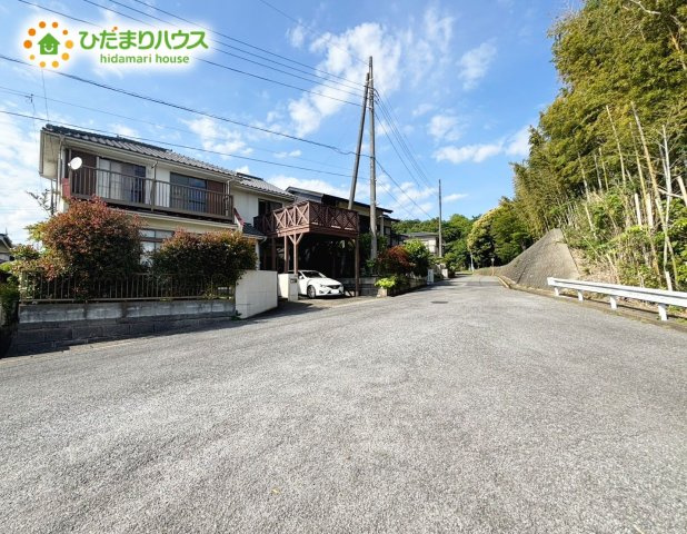 野田市三ツ堀　中古戸建　昭和63年築の前面道路含む現地写真|前面道路は約6ｍの公道です♪　ゆっくり焦らず駐車できますね♪
