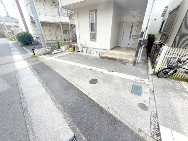 青梅市河辺町1丁目　中古戸建の駐車場