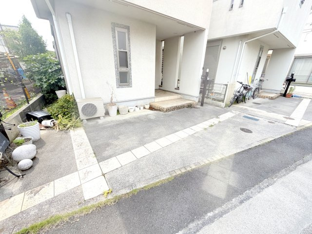 青梅市河辺町1丁目　中古戸建の駐車場
