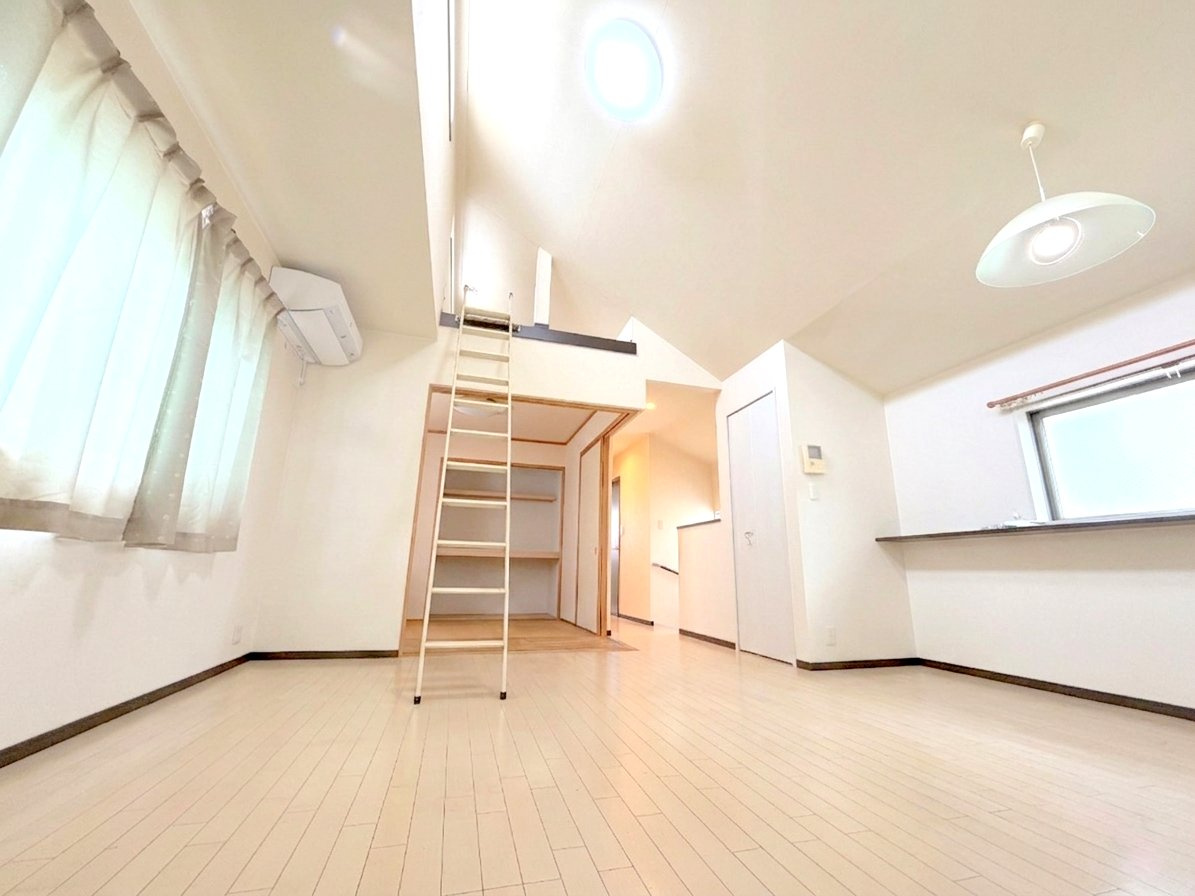 青梅市河辺町1丁目　中古戸建の居間・リビング