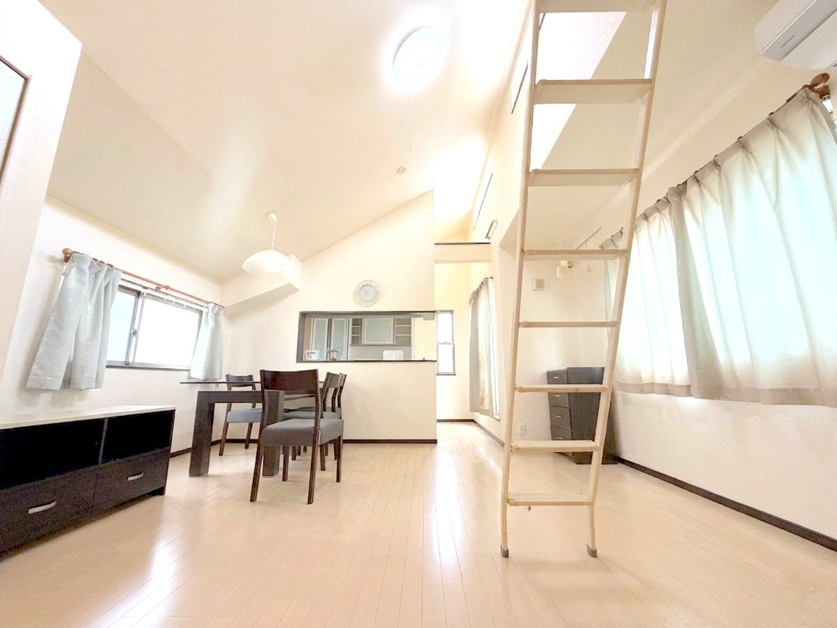青梅市河辺町1丁目　中古戸建の居間・リビング