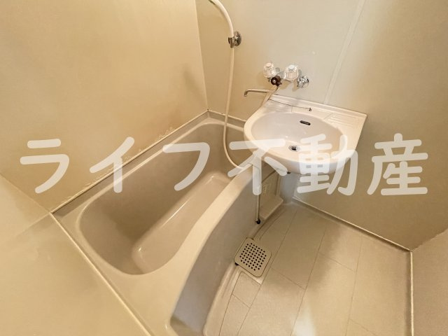 オーシャン新深江の浴室|落ち着いた空間のお風呂です