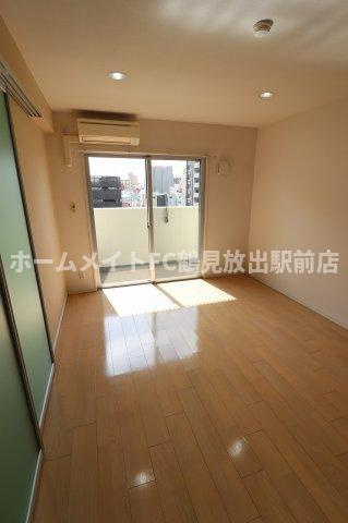 大阪市鶴見区放出東３丁目の賃貸マンションの居間・リビング
