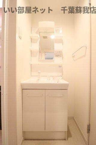 リブリ・クレール蘇我壱号館の洗面所|明るい洗面所です