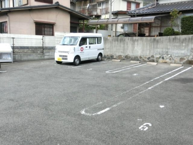 TS BONHEURの駐車場