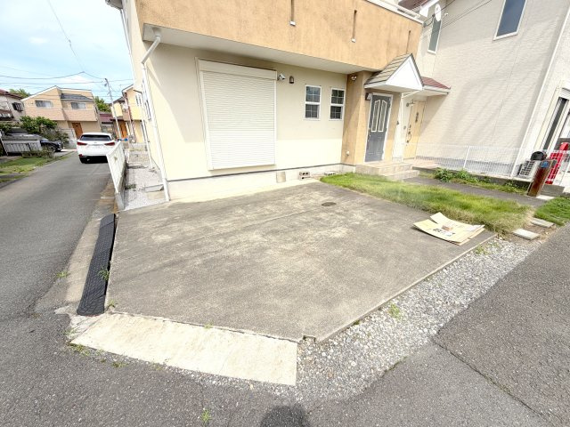 昭島市拝島町4丁目　中古戸建の駐車場