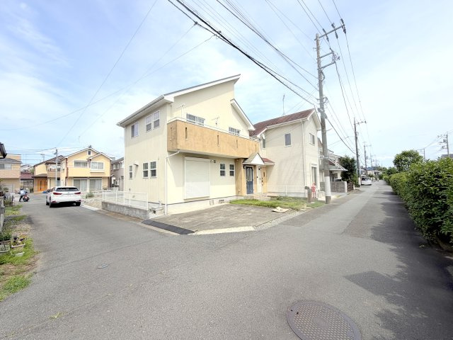 昭島市拝島町4丁目　中古戸建の前面道路含む現地写真