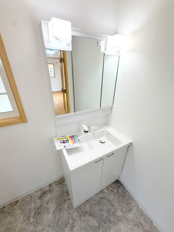 昭島市拝島町4丁目　中古戸建の独立洗面台