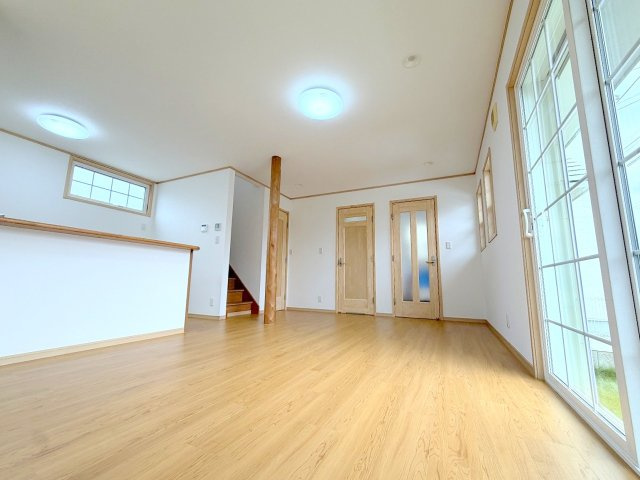 昭島市拝島町4丁目　中古戸建の居間・リビング