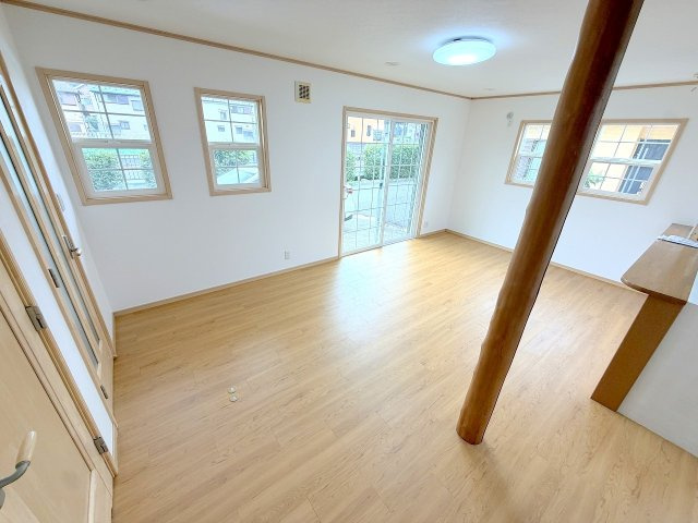 昭島市拝島町4丁目　中古戸建の居間・リビング