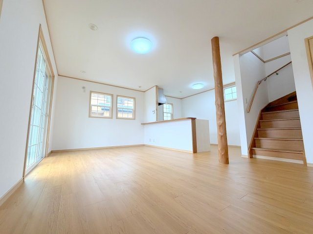 昭島市拝島町4丁目　中古戸建の居間・リビング