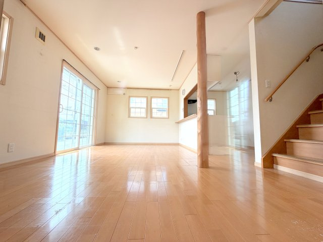 昭島市拝島町4丁目　中古戸建の居間・リビング