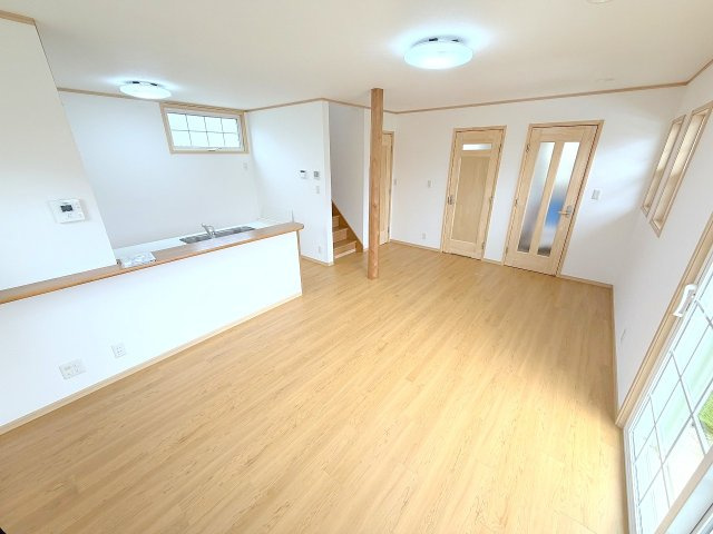 昭島市拝島町4丁目　中古戸建の居間・リビング