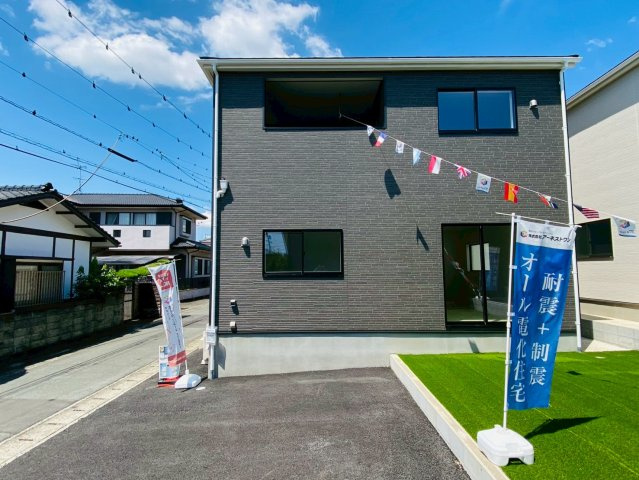 クレイドルガーデン／合志市須屋第１８／１号棟の前面道路含む現地写真