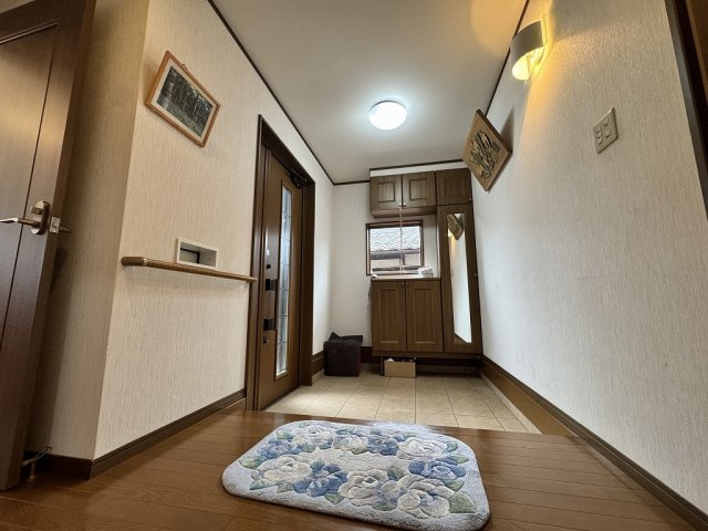 三輪9丁目中古住宅の玄関