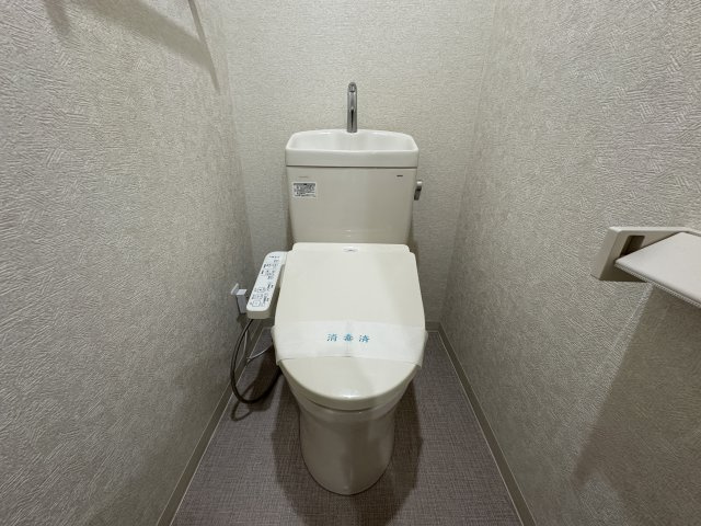ロイヤルコートムラタのトイレ|※別部屋写真