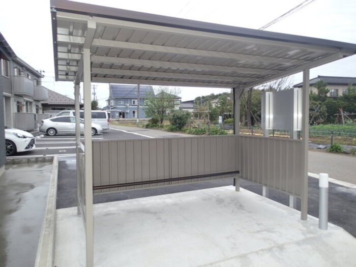 シュエット フルールの駐車場