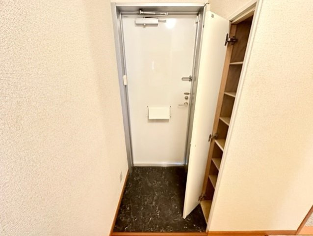 レオパレス坂戸千代田の玄関