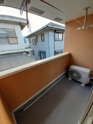 ジュネス・ヌーベルのバルコニー