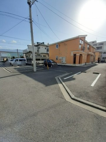 ジュネス・ヌーベルの駐車場