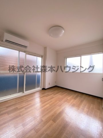 【洋室】 | 　シャルマン南野 | 明るい洋室です