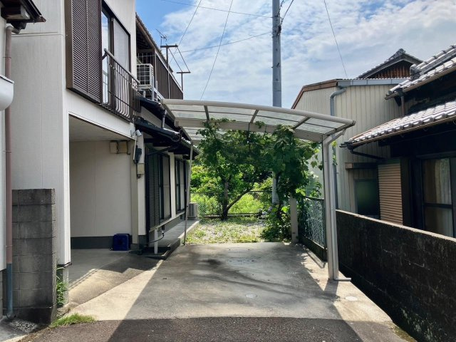 土佐市高岡町丙　中古住宅の駐車場|カーポート