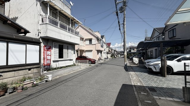 【前面道路含む現地写真】 | 高月北二丁目　連棟戸建