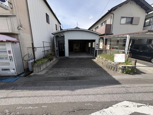 土佐市高岡町乙　中古住宅の駐車場|駐車場に車を止められます