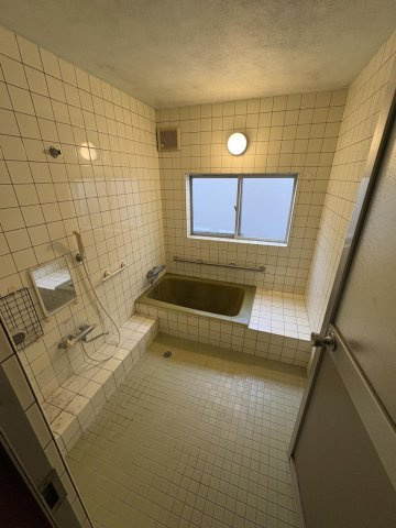 土佐市高岡町乙　中古住宅の浴室|お風呂で日々の疲れを落としましょう
