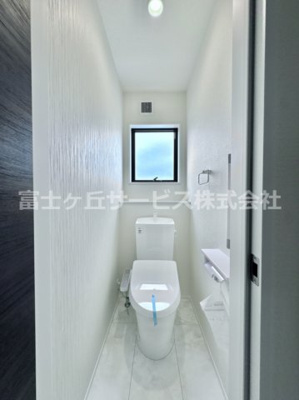 【トイレ】 | 豊橋市芦原町 58-2期 新築一戸建て 5号棟 | ゆったりとした空間のトイレです