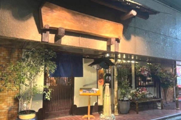 ハイネス東大島の外観|1階路面店の和食居酒屋居抜物件となります。
