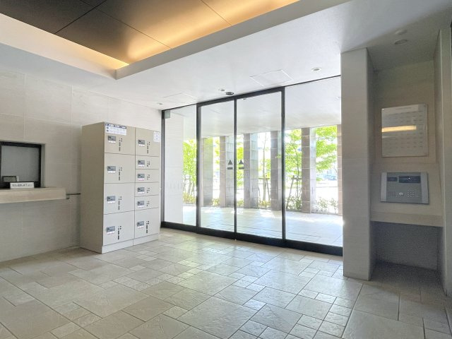 アルファスマート新山口駅東のその他共用部分|エントランスはオートロック付きでセキュリティも充実しています