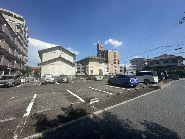 エトワールつかさの駐車場