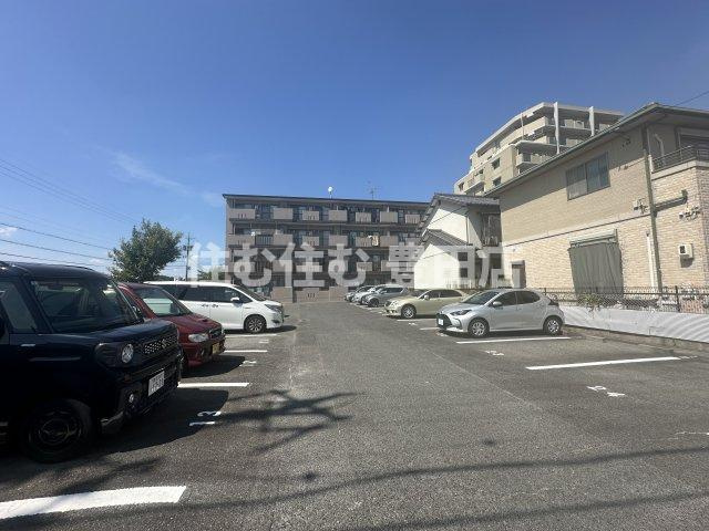 エトワールつかさの駐車場