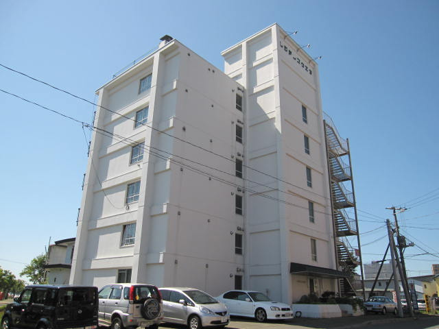 プレシャスワタナベ