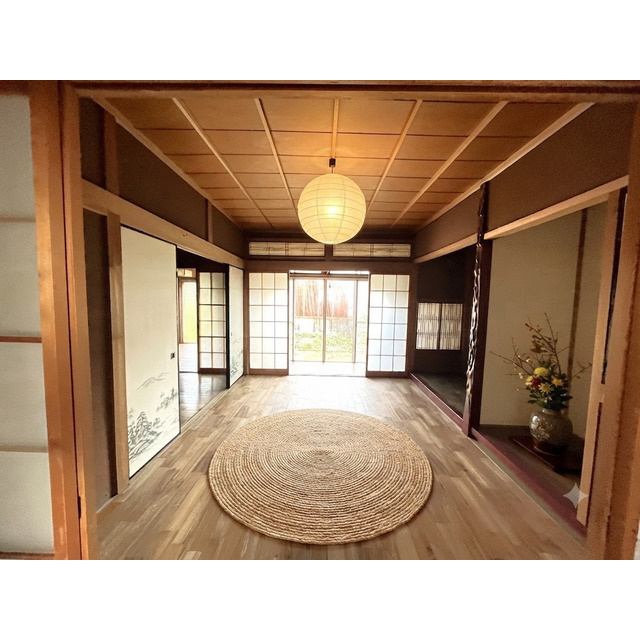 大垣市赤坂町の一戸建ての居間・リビング|小物はイメージになります