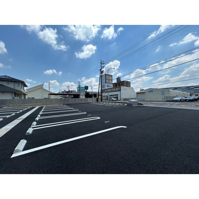 各務原市鵜沼各務原町１丁目の駐車場の内装
