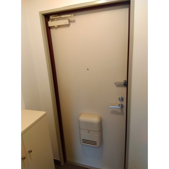 ハイツ島塚の玄関|下足箱付き