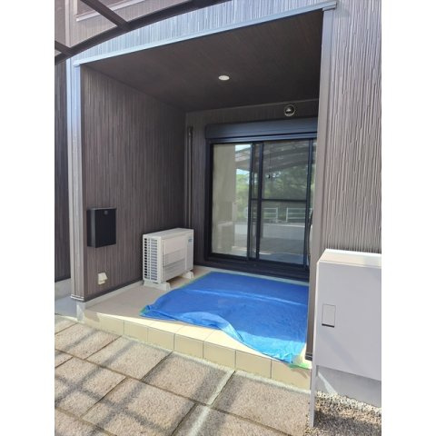 瑞穂市別府のアパートのエントランス