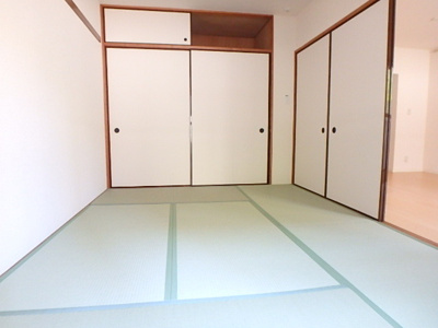 収納付き・南東向きの和室６帖