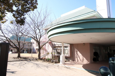 藤沢若葉幼稚園まで900ｍ
