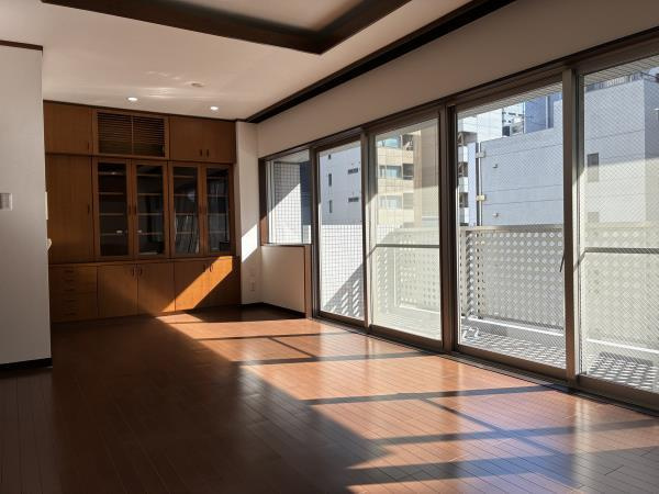 グラン・アクス麹町の居間・リビング