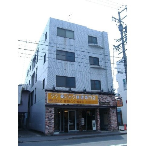 岐阜市白山町２丁目のアパートの外観
