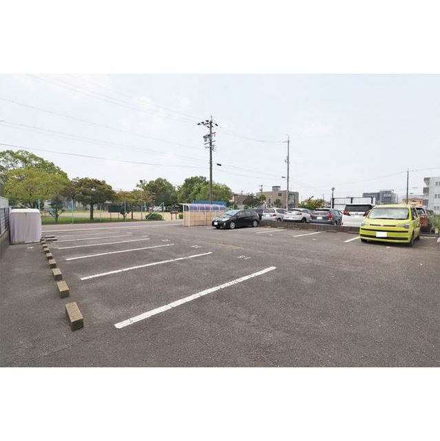 メゾンドールＹＡＳＵＤＡの駐車場
