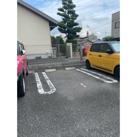 プルミエ１１の駐車場