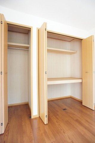 ワイズ　サンモールの収納