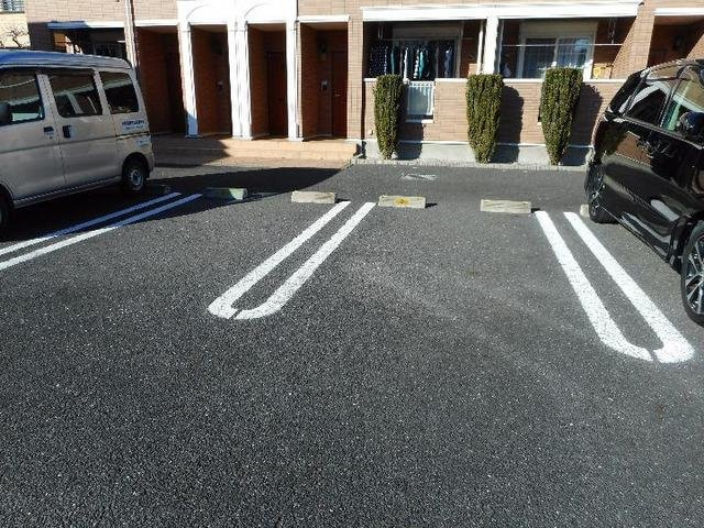 シャルム　ドミールＣの駐車場