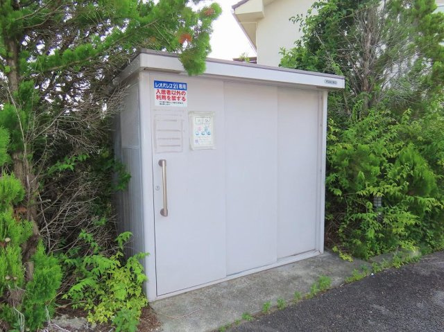 レオパレスエバーグリーンＢのその他|敷地内にゴミ庫が設置されておりゴミ捨てに便利です
