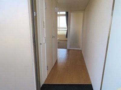 レオパレスソレイユの玄関|玄関からのアングルです