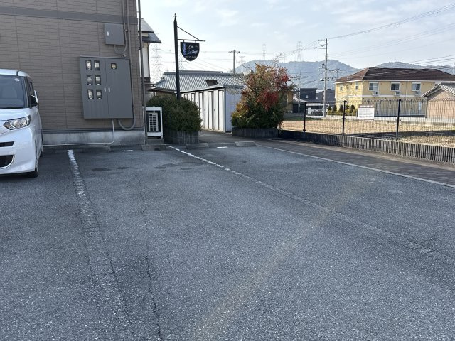 メゾンリトルビレッジの駐車場